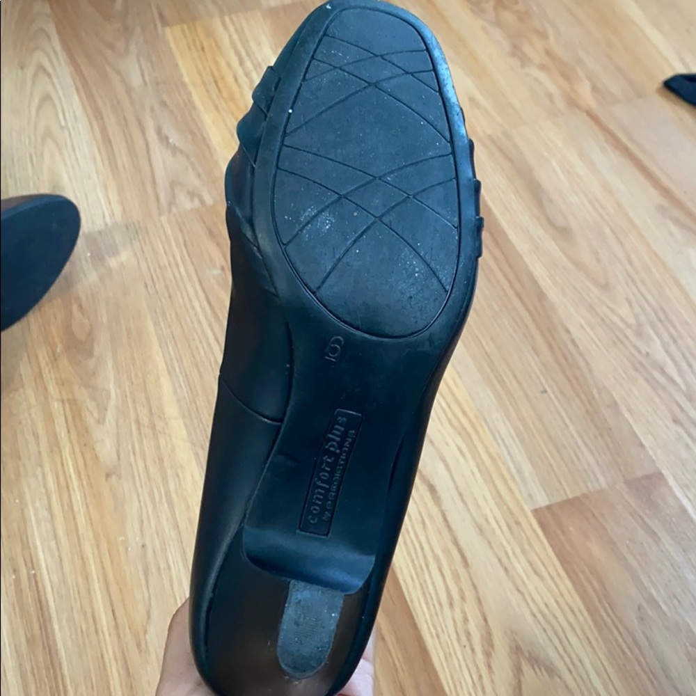 Professional Comfortable Black Closed Toe Heels - image 3